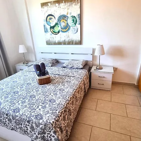 Haven: 7-minute Walk To The + Pool Apartmán Larnaca