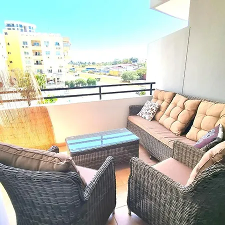 Апартаменты Haven: 7-minute Walk To The + Pool Ларнака