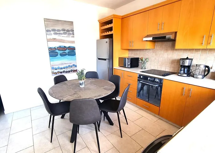 Haven: 7-minute Walk To The + Pool Апартаменты *