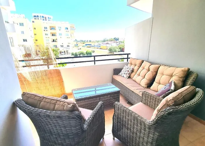 Апартаменты Haven: 7-minute Walk To The + Pool Ларнака