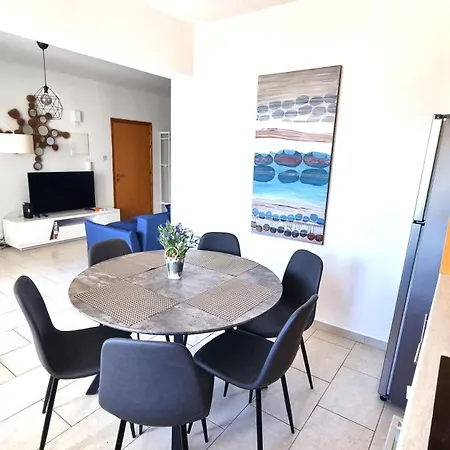 Apartment Haven: 7-minute Walk To The + Pool Larnaka